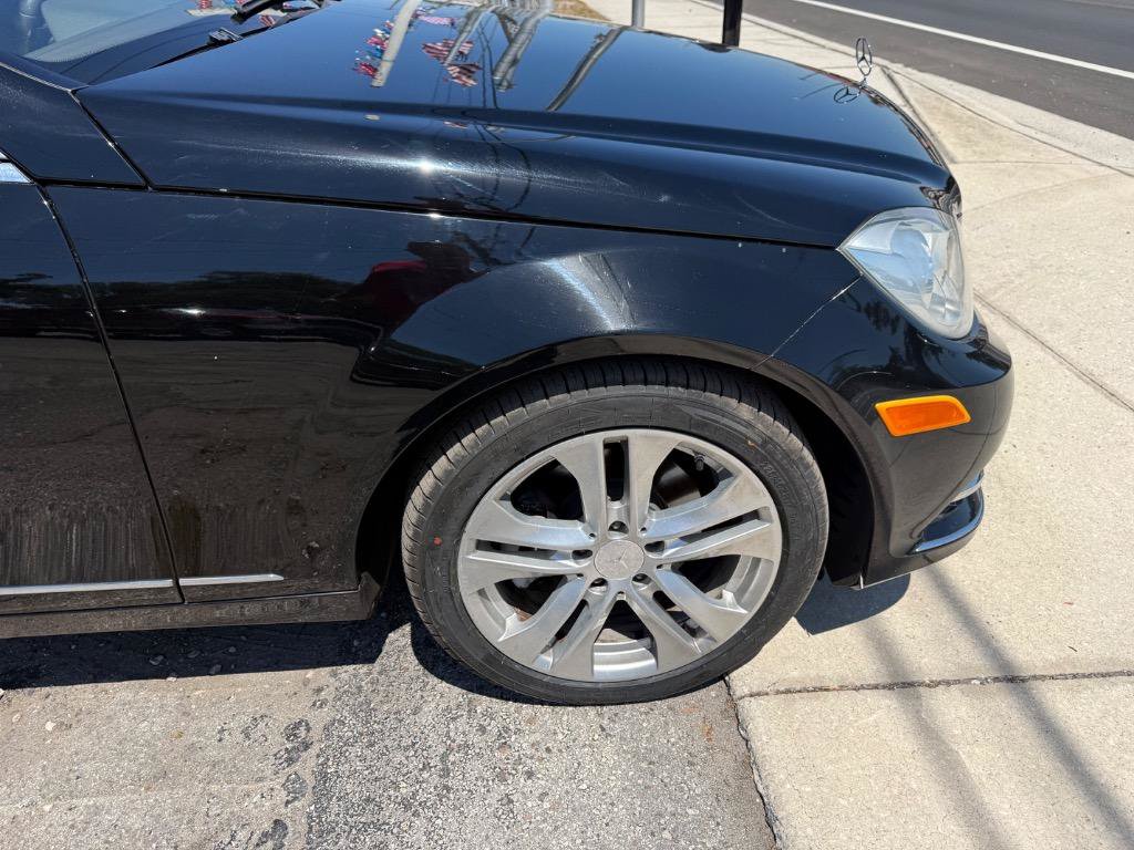 Used 2012 Mercedes-Benz C 300 4MATIC Sedan image 3