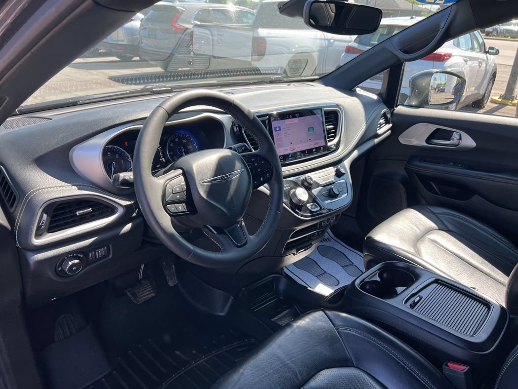 Used 2022 Chrysler Pacifica Touring-L w/ S Appearance Package AWD/4WD image 9