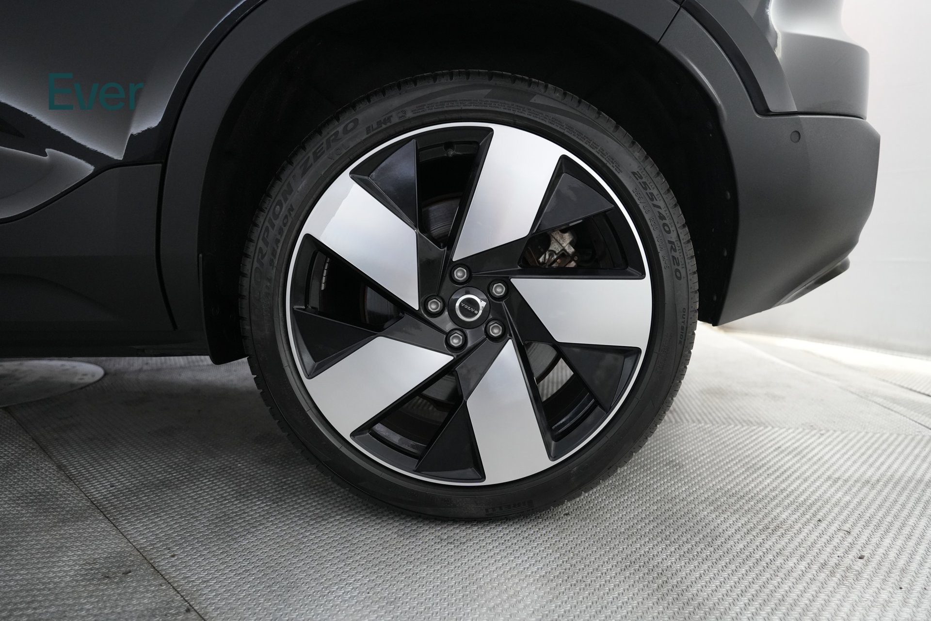 Used 2023 Volvo XC40 Recharge Ultimate AWD/4WD image 9