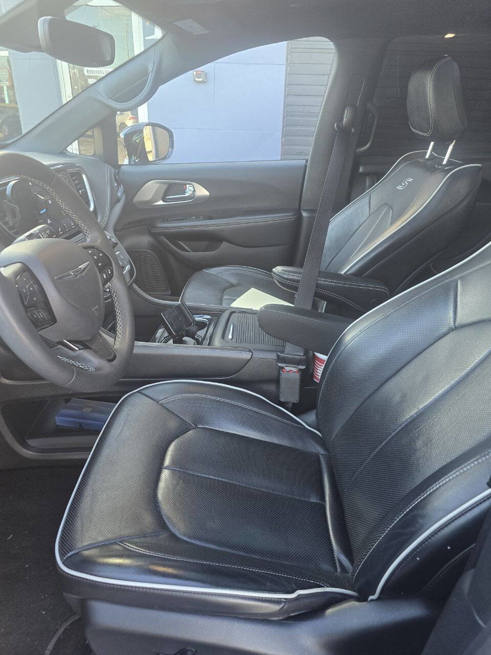 Used 2023 Chrysler Pacifica Limited w/ S Appearance Package image 10