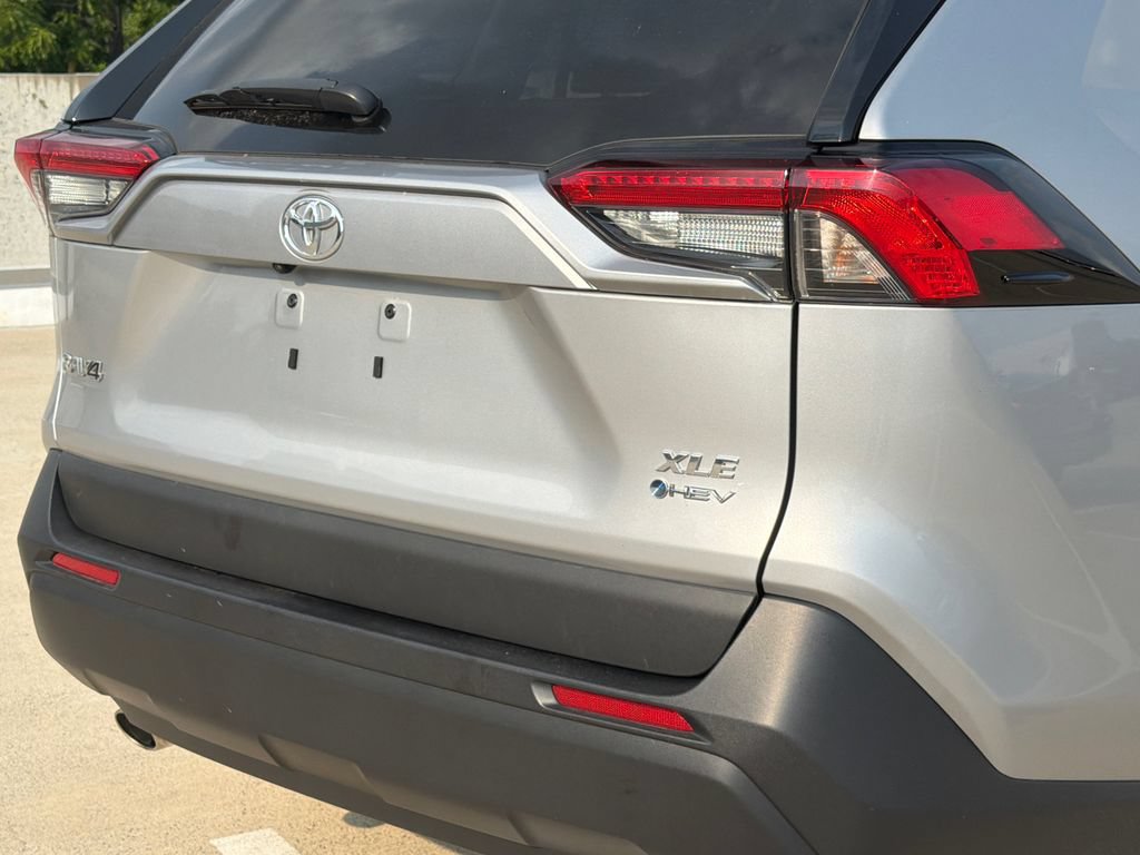 Used 2025 Toyota RAV4 XLE AWD/4WD image 5