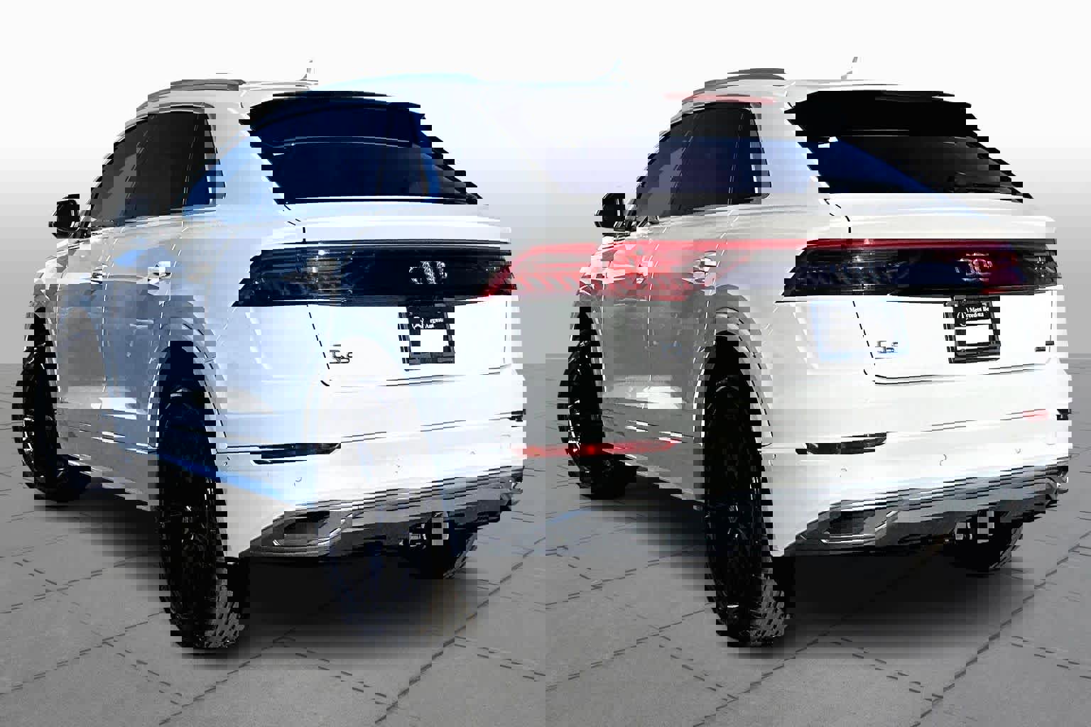 Used 2019 Audi Q8 Premium Plus image 11