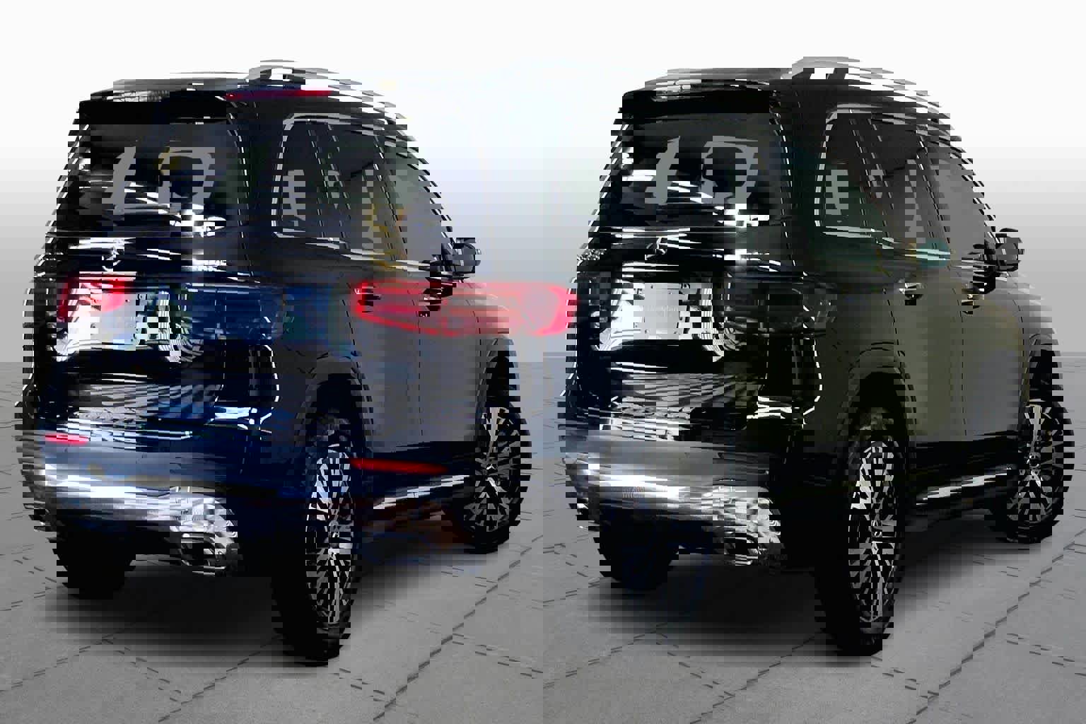 Used 2024 Mercedes-Benz GLB 250 4MATIC image 13