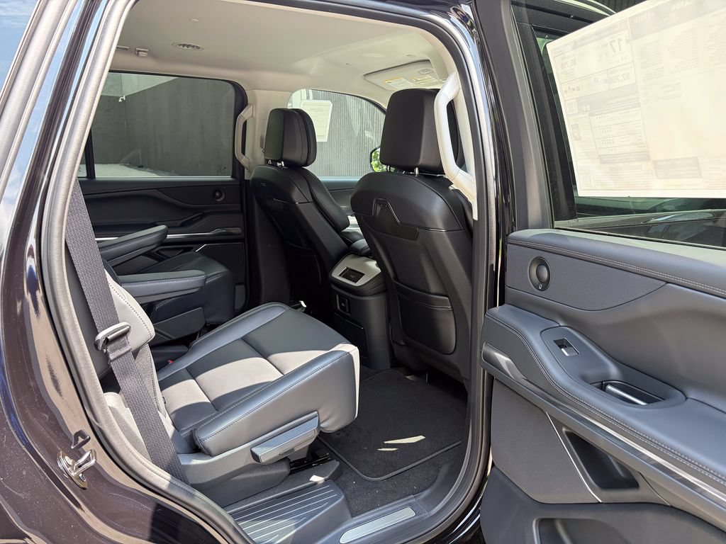 New 2027 Lincoln Navigator Premiere AWD/4WD image 24
