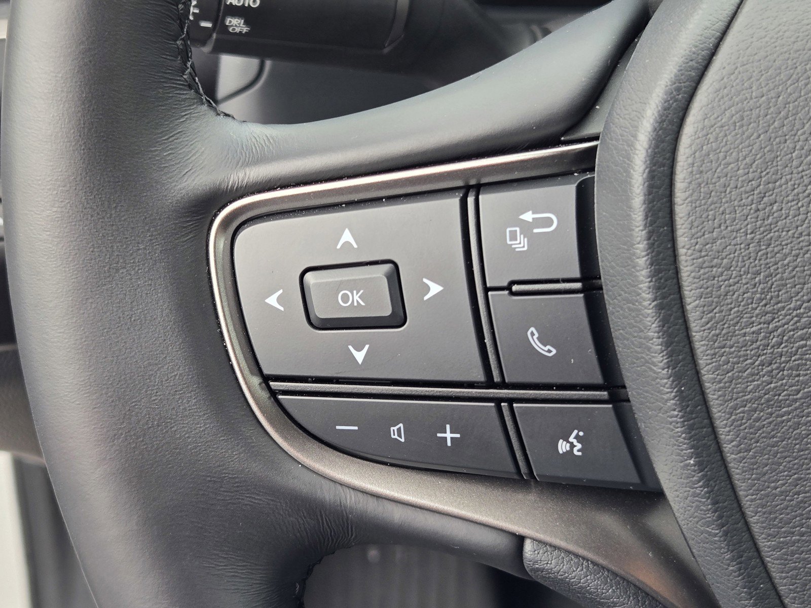 Certified 2025 Lexus UX 300h FWD w/ Accessory Package (Z2) image 24