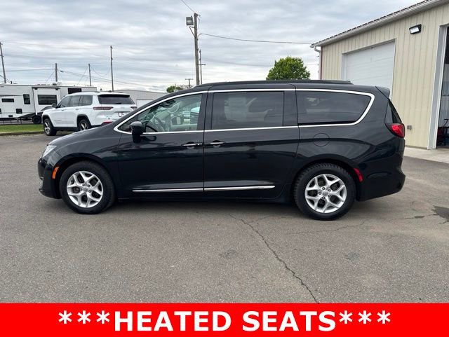 Used 2017 Chrysler Pacifica Touring-L w/ Tire & Wheel Group FWD image 6