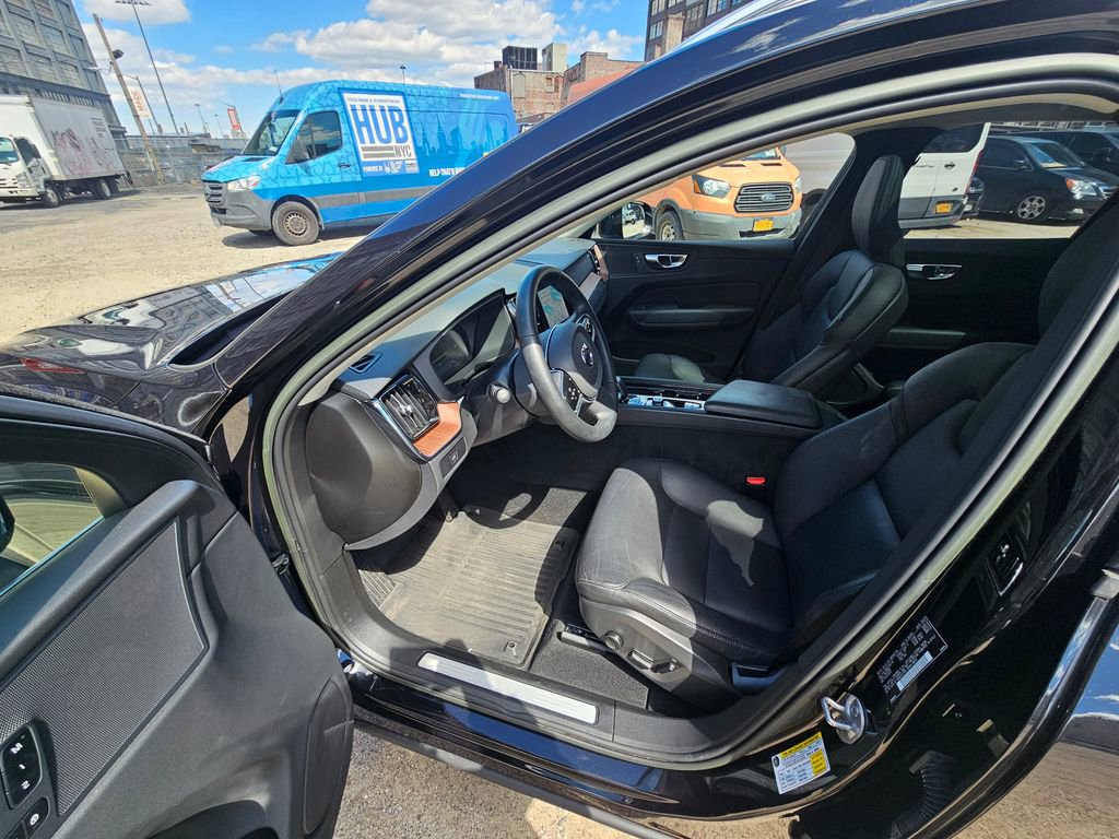 Certified 2023 Volvo XC60 B5 Plus image 19
