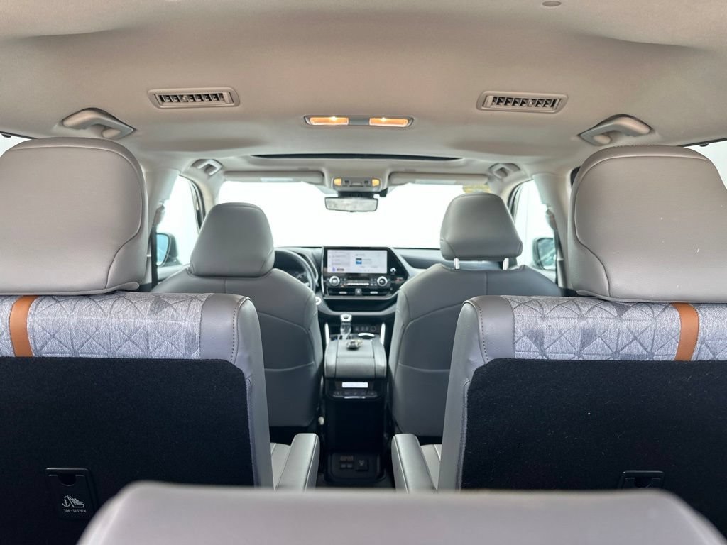 Used 2023 Toyota Highlander Bronze Edition AWD/4WD image 27