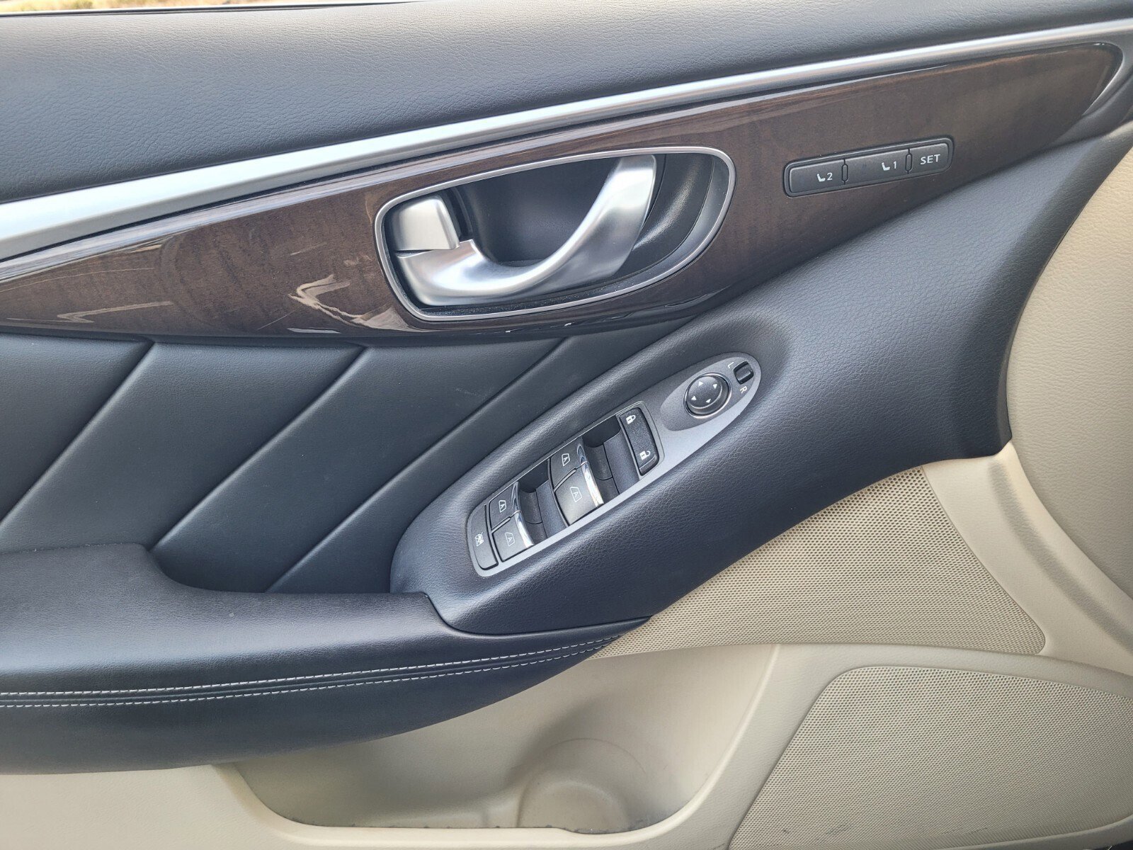 Used 2015 INFINITI Q50 Premium w/ Deluxe Touring Package image 24