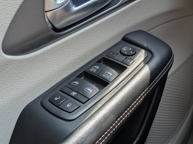 Used 2024 Chrysler Pacifica Limited FWD image 26