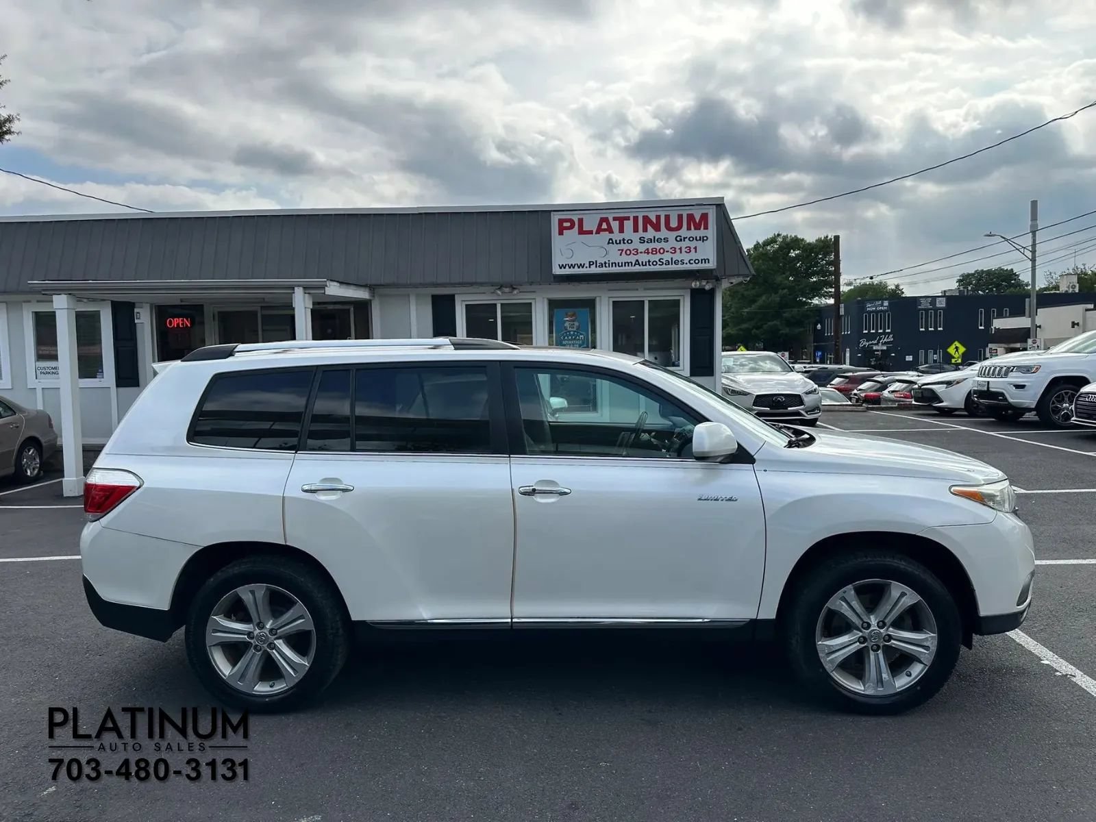 Used 2012 Toyota Highlander Limited w/ Tow Pkg AWD/4WD image 12