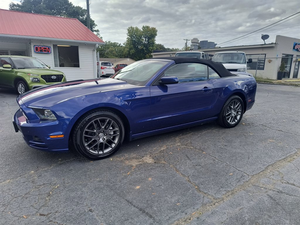 Used 2013 Ford Mustang Premium image 1