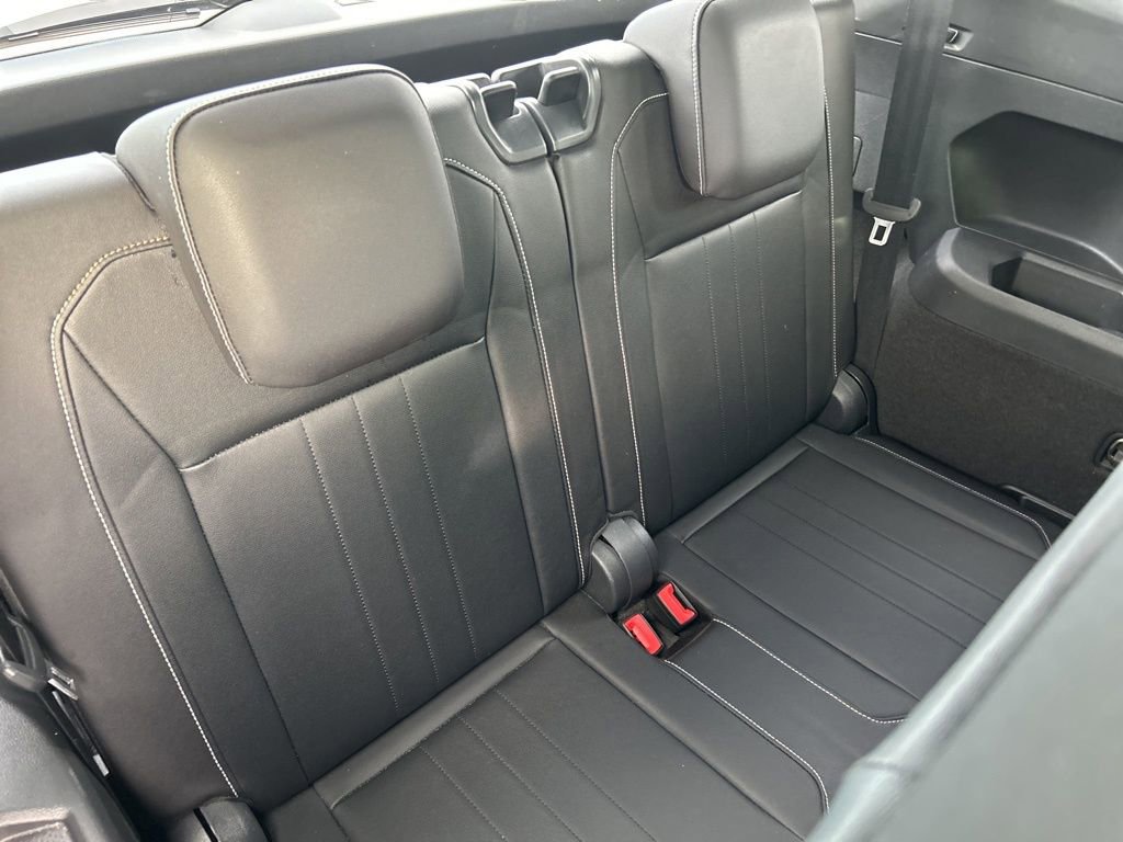 Used 2023 Volkswagen Tiguan SE R-Line image 32