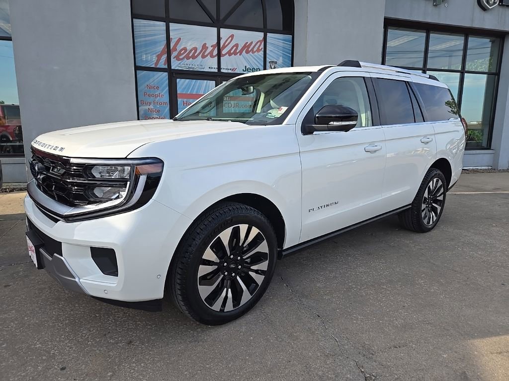 Used 2025 Ford Expedition Platinum w/ Driver's Package AWD/4WD image 3