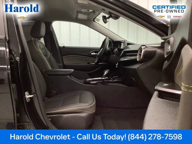 Used 2025 Chevrolet Trax ACTIV FWD image 11
