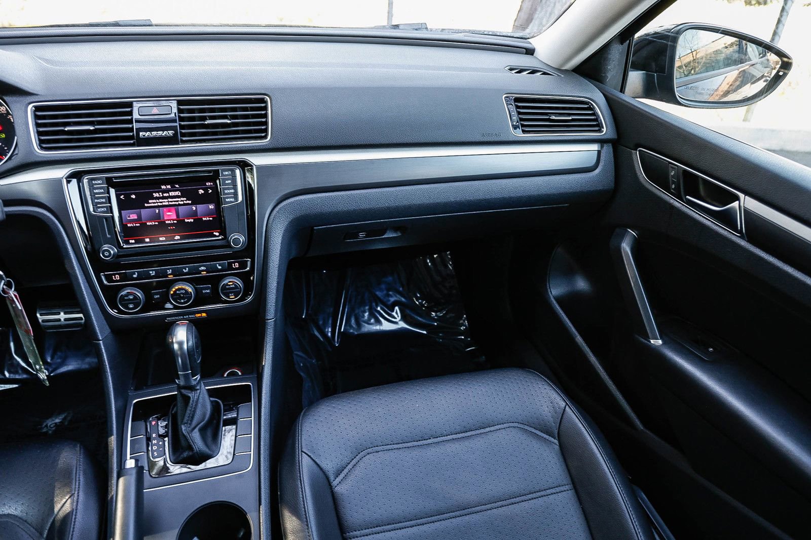 Used 2018 Volkswagen Passat 2.0T R-Line image 15