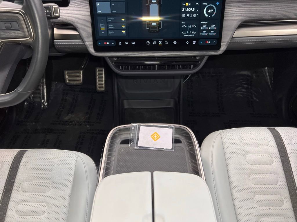 Used 2022 Rivian R1T Adventure image 6