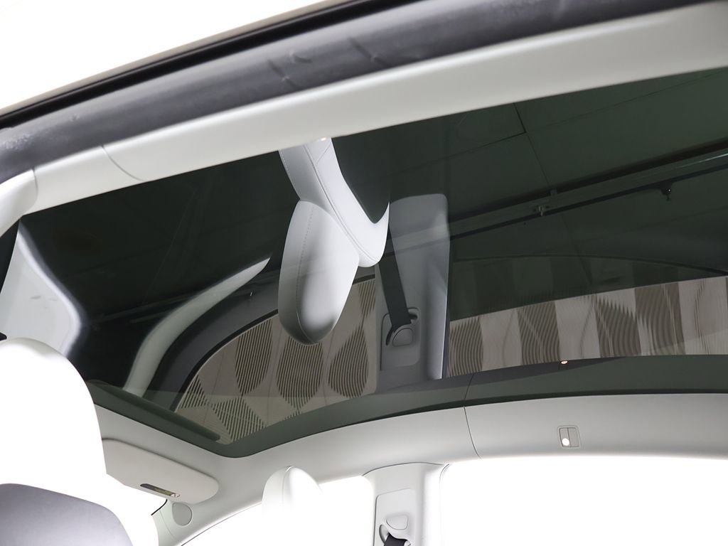 Used 2024 Tesla Model Y Performance image 23