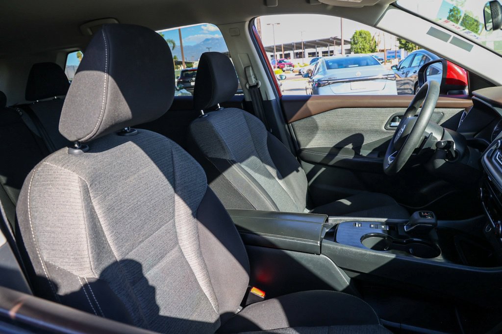 Used 2021 Nissan Rogue SV FWD image 23