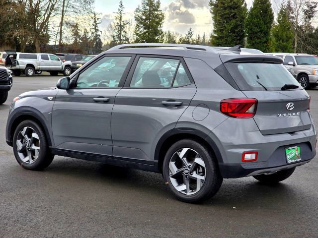 Used 2022 Hyundai Venue SEL FWD image 5