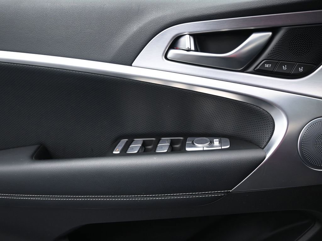 Used 2019 Genesis G70 2.0T Advanced w/ Elite Package image 17