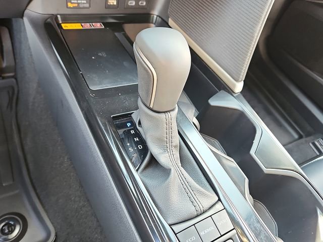 Used 2025 Toyota Camry SE w/ Convenience Package image 14