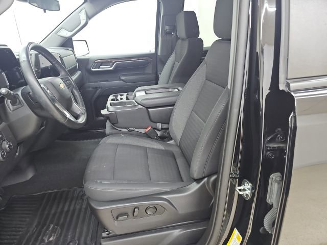 Used 2023 Chevrolet Silverado 1500 LT image 2