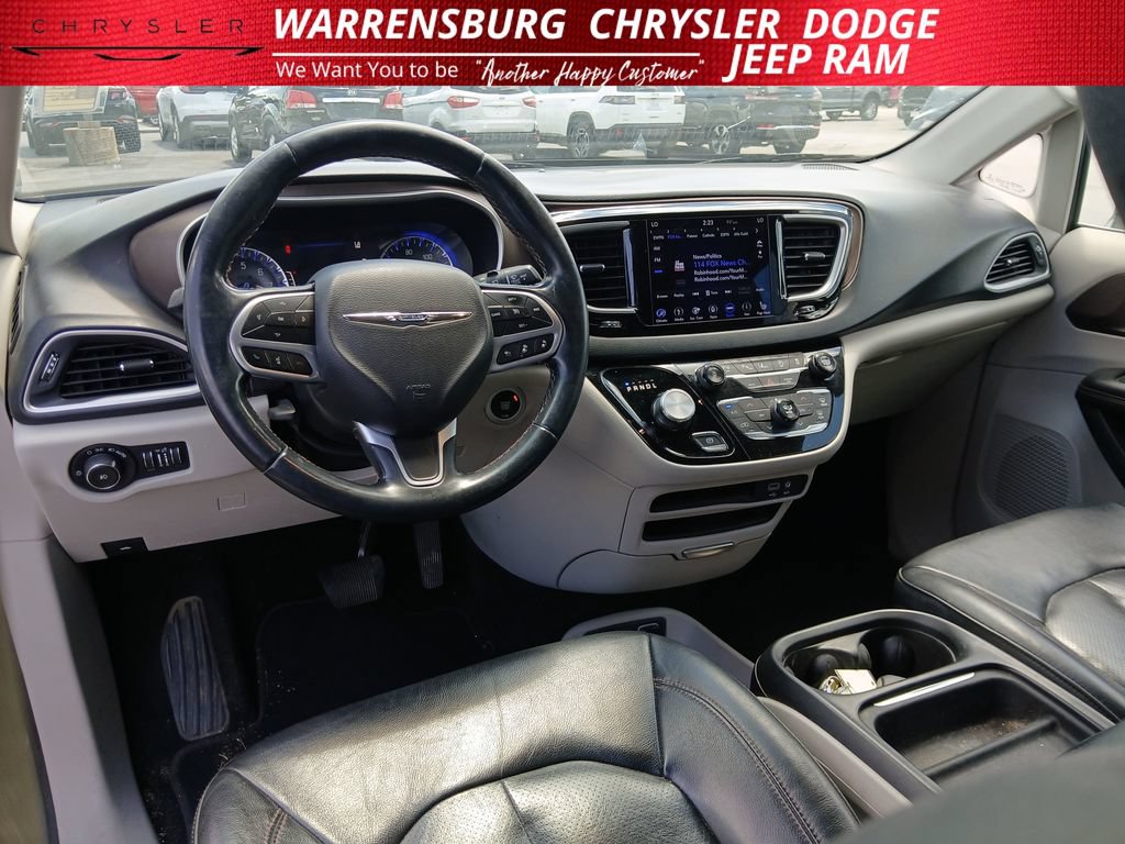 Used 2018 Chrysler Pacifica Touring-L w/ Advanced Safetytec Group FWD image 15