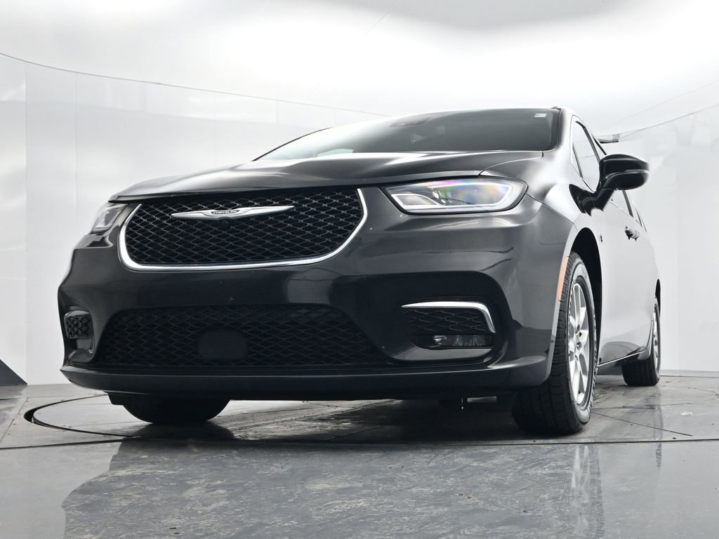 Used 2022 Chrysler Pacifica Touring-L image 34