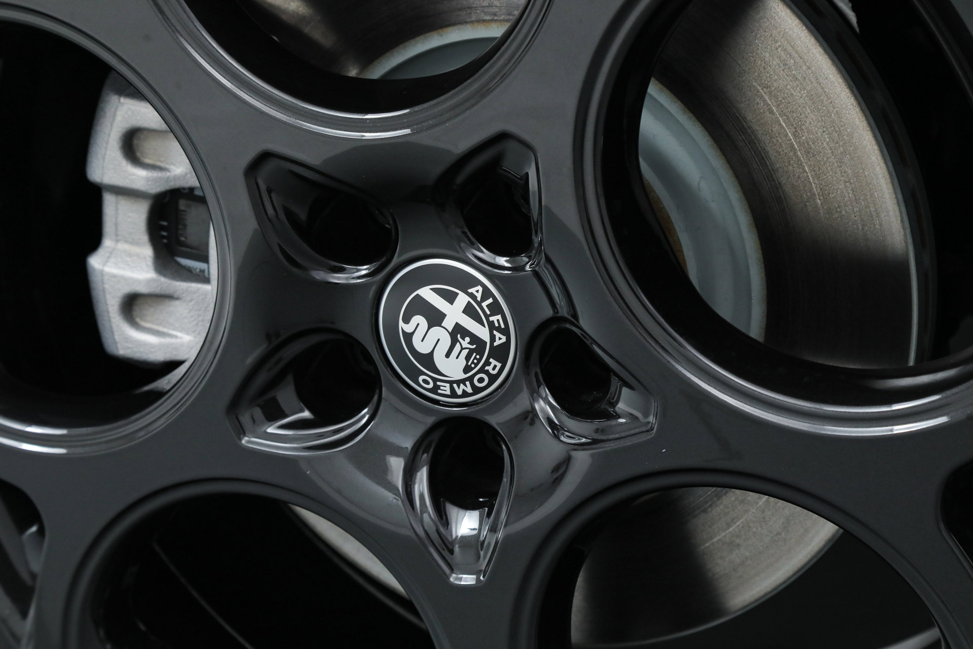 New 2026 Alfa Romeo Tonale Sprint w/ Red Premium Package image 14