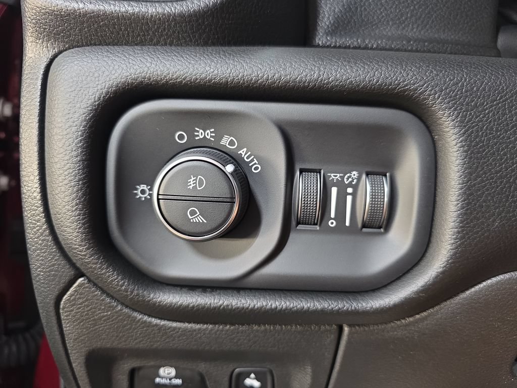 Used 2023 RAM 1500 Laramie AWD/4WD image 25