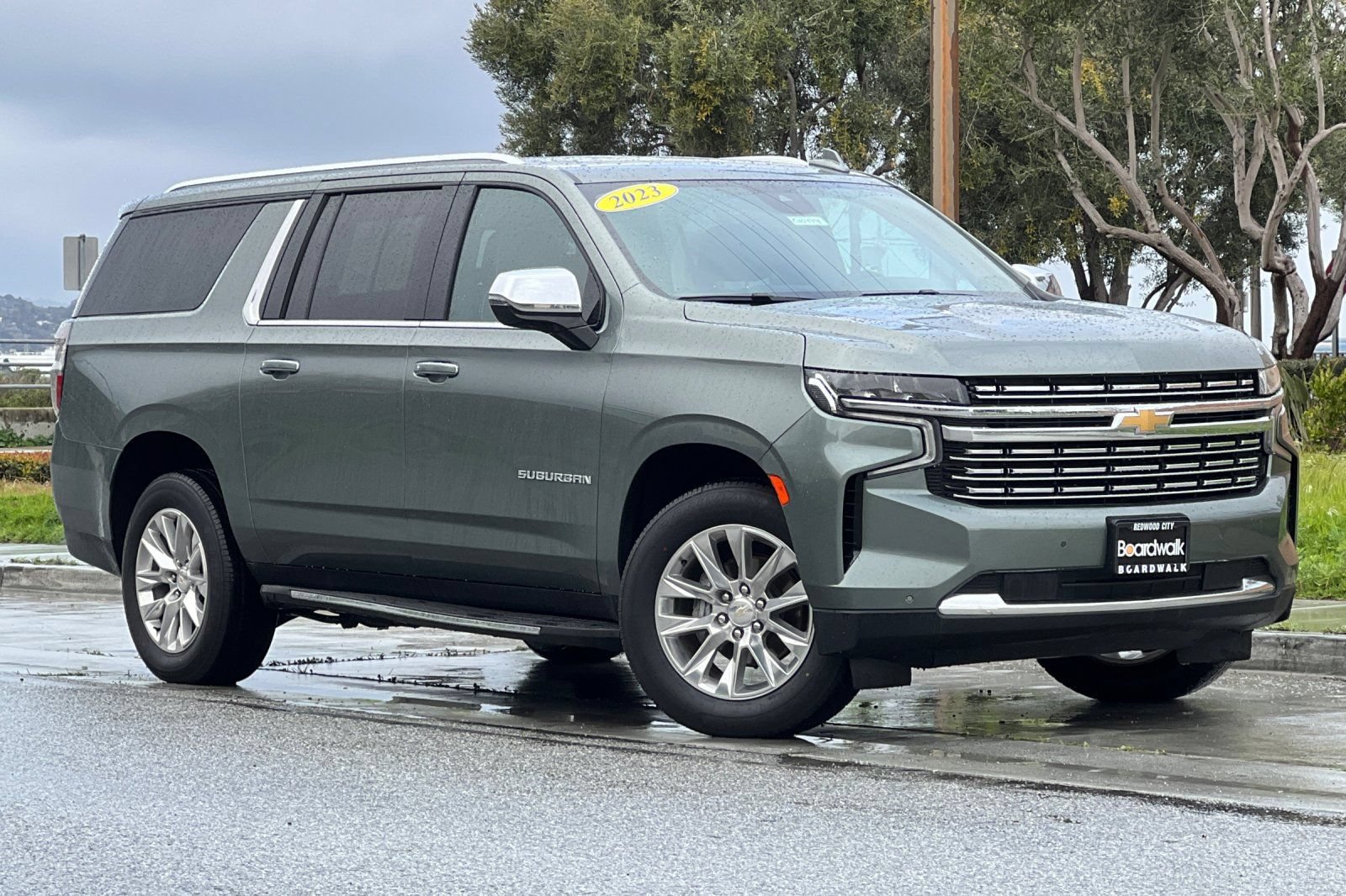 Used 2023 Chevrolet Suburban Premier AWD/4WD image 2