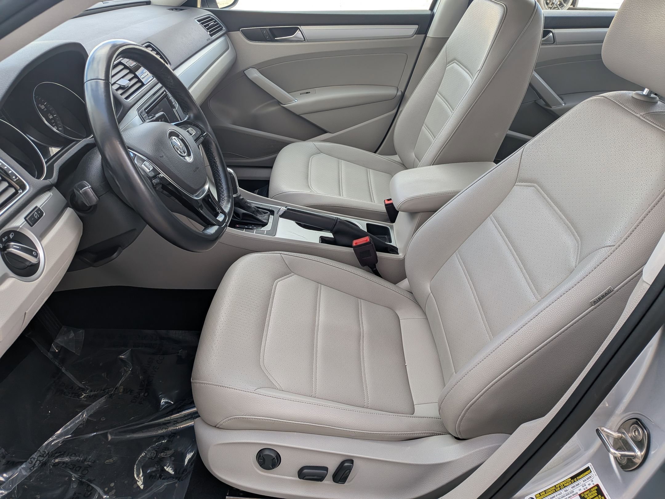 Used 2019 Volkswagen Passat 2.0T Wolfsburg w/ Wheels & Sunroof Package image 11