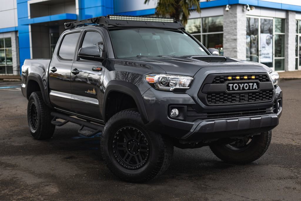 Used 2016 Toyota Tacoma TRD Sport image 1