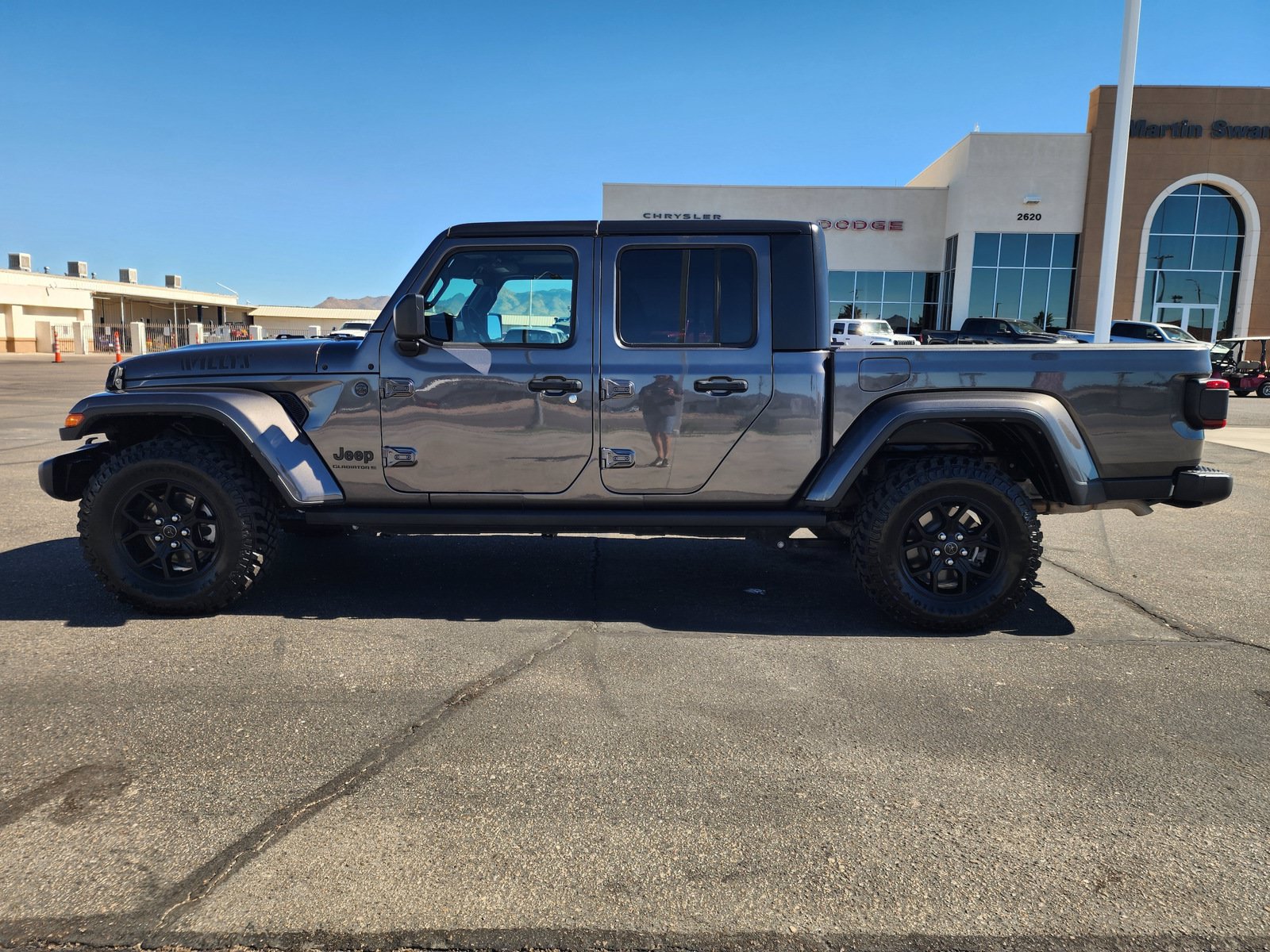 Used 2025 Jeep Gladiator Sport AWD/4WD image 8