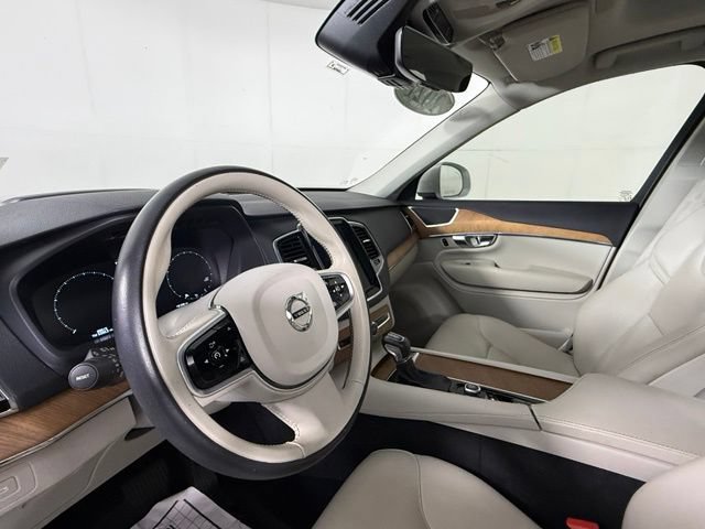 Used 2021 Volvo XC90 T6 Momentum w/ Advanced Package AWD/4WD image 6
