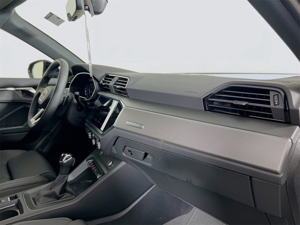 New 2025 Audi Q3 2.0T Premium image 29