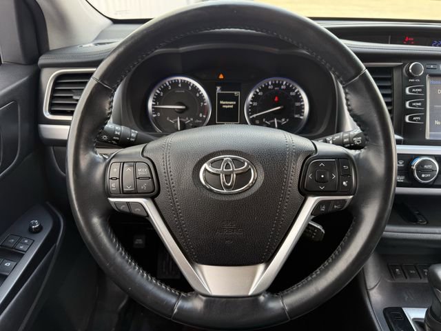 Used 2017 Toyota Highlander SE w/ Carpet Mat Package AWD/4WD image 12