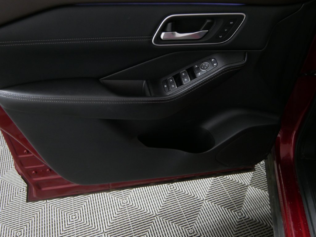 Used 2023 Nissan Rogue Platinum AWD/4WD image 14