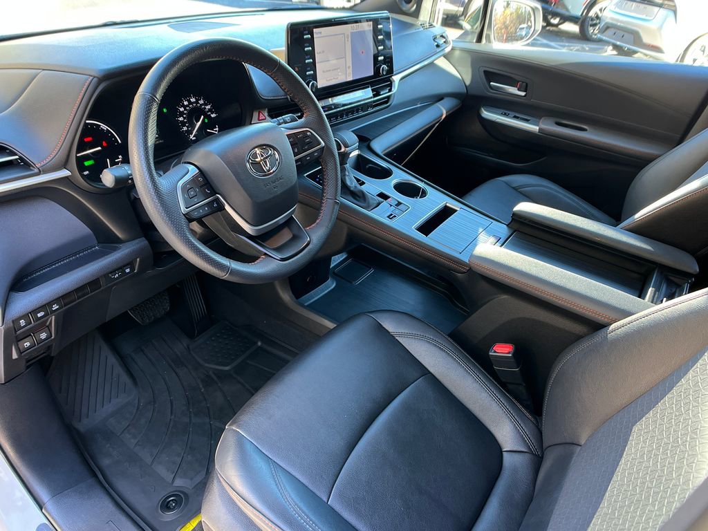 Used 2024 Toyota Sienna XSE image 10