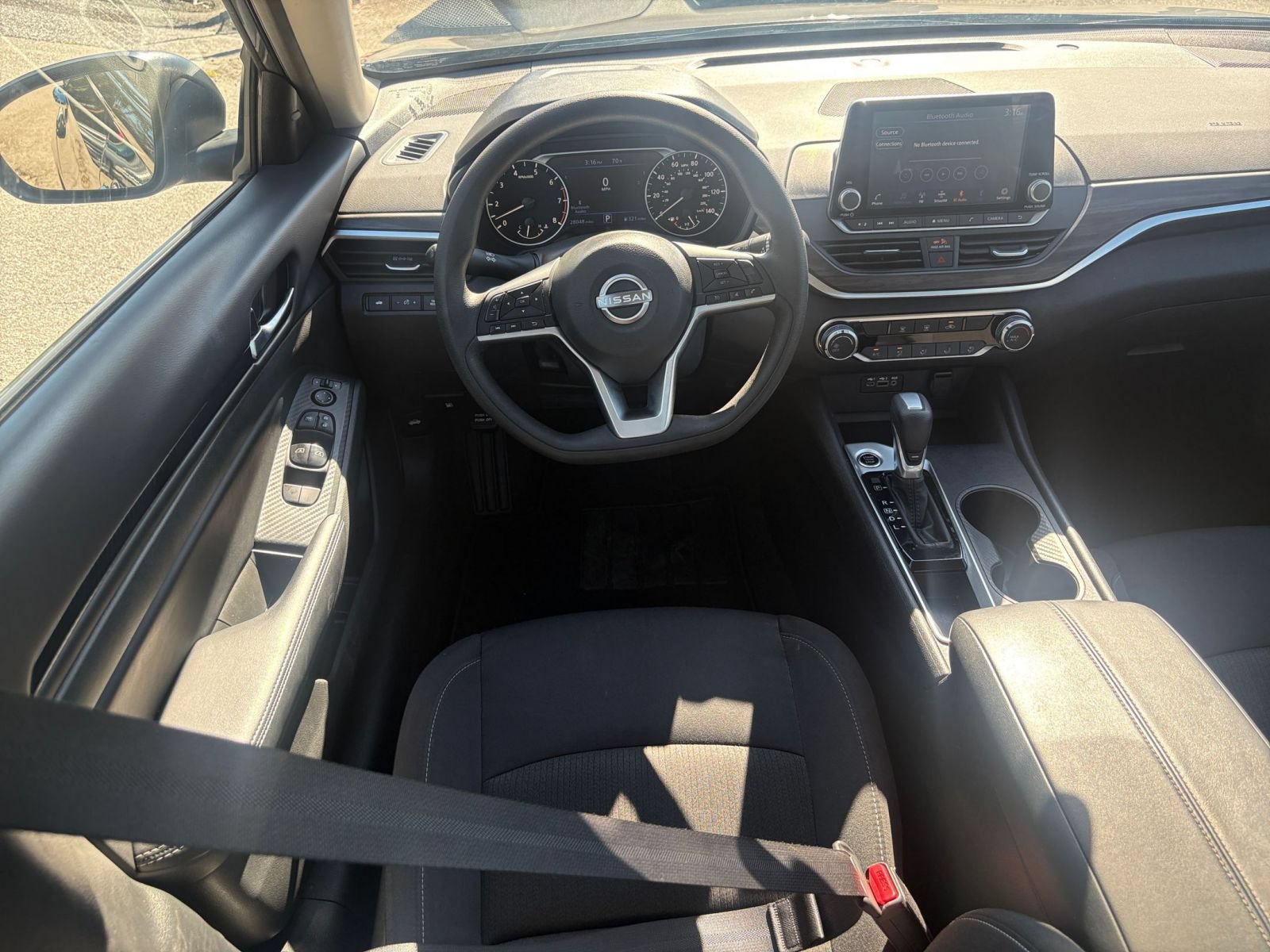 Used 2025 Nissan Altima 2.5 SV FWD image 28