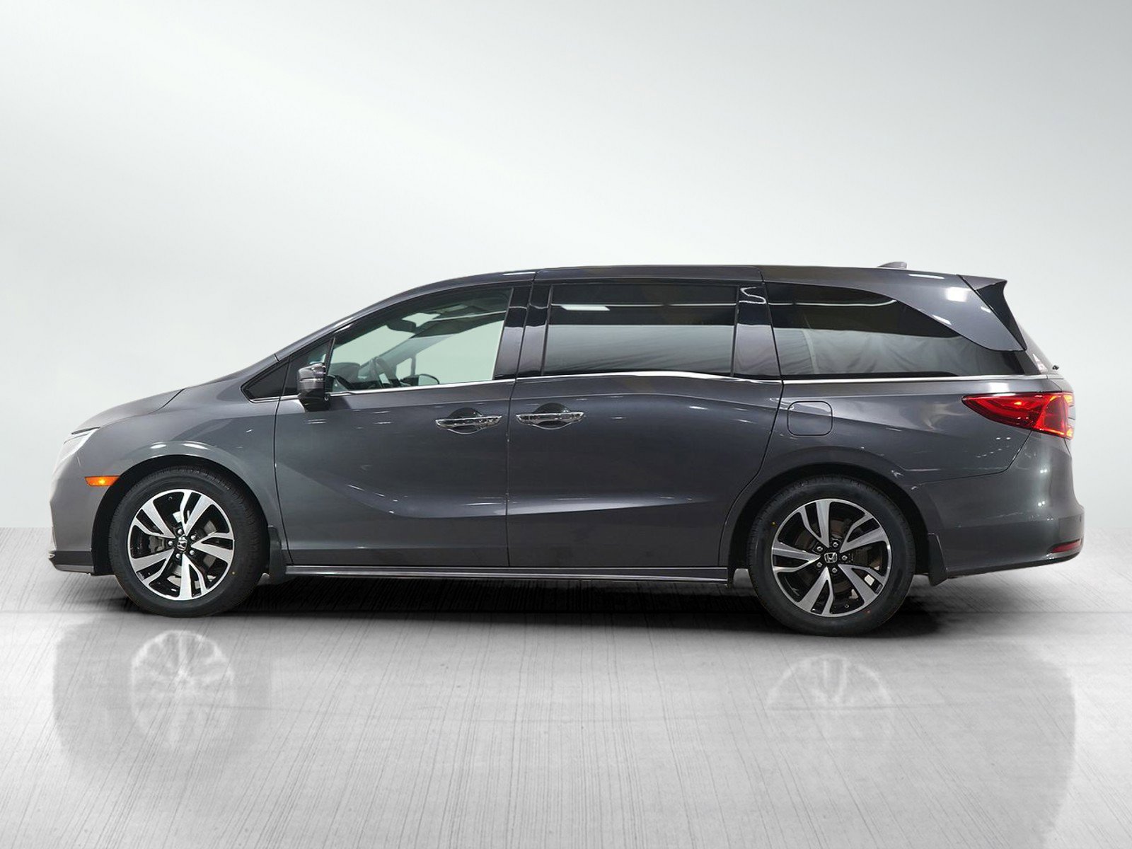 Used 2019 Honda Odyssey Elite image 2
