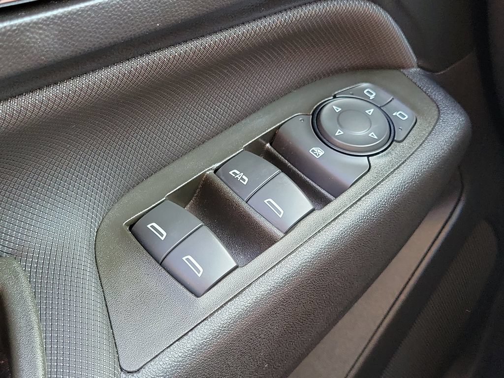 Used 2023 Chevrolet Equinox RS FWD image 14