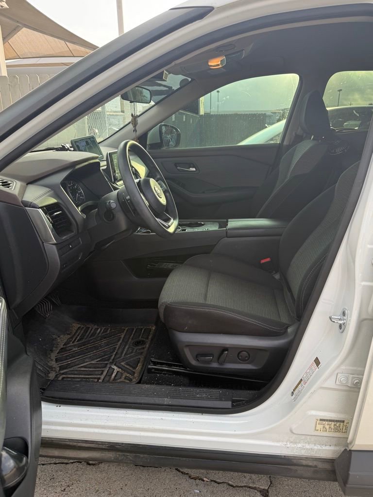 Used 2022 Nissan Rogue SV image 9