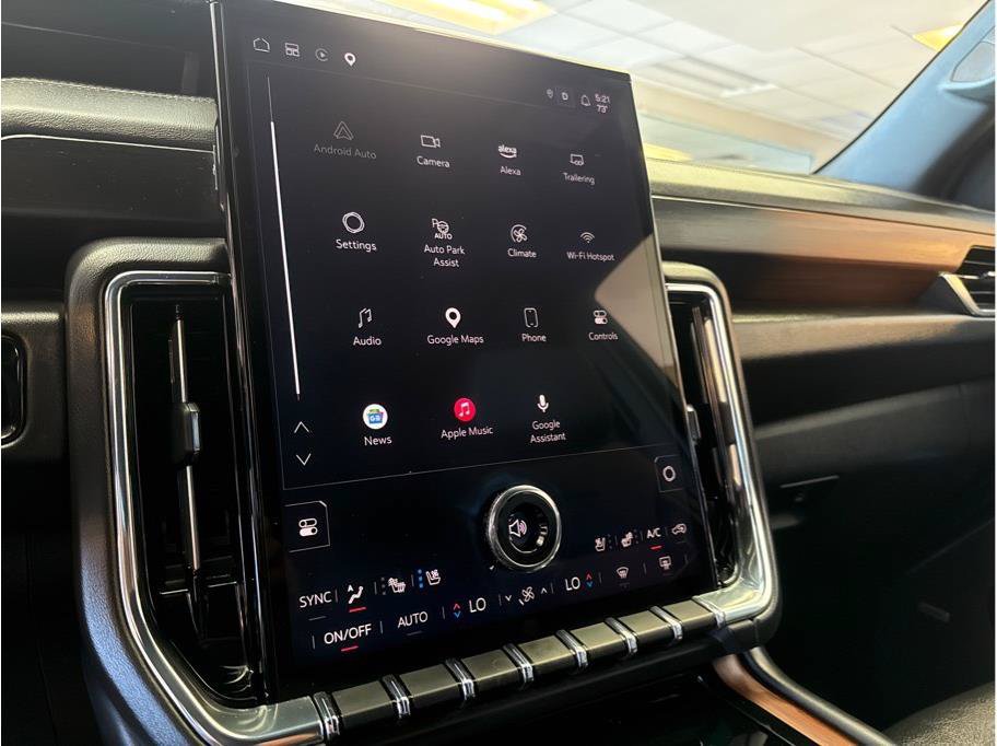 Used 2025 GMC Yukon Denali AWD/4WD image 19