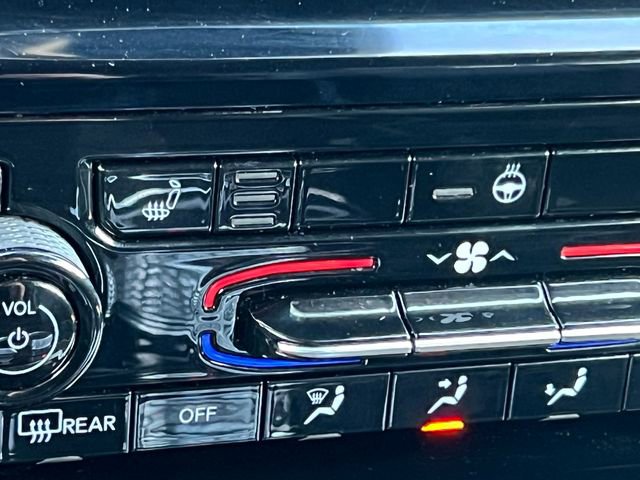 Used 2024 Jeep Grand Cherokee L Limited w/ Black Appearance Package image 30