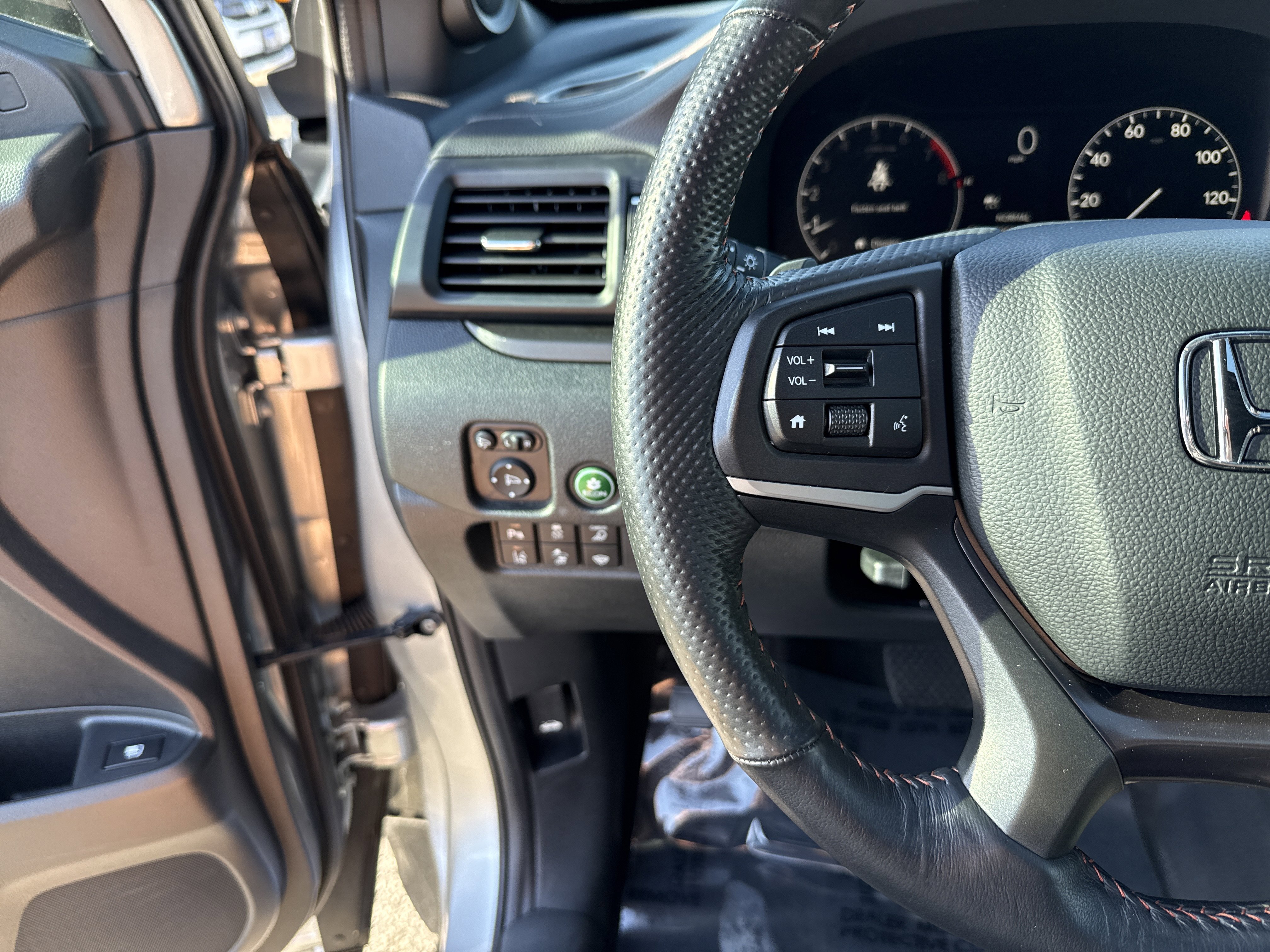 Certified 2025 Honda Ridgeline TrailSport image 19