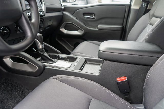Certified 2025 Nissan Frontier SV image 19