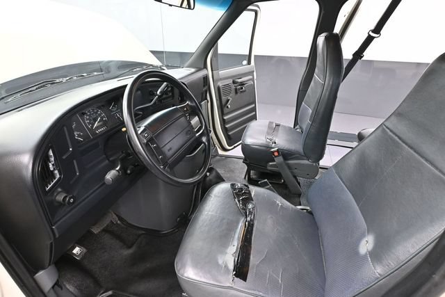 Used 1995 Ford E-150 and Econoline 150 Club Wagon RWD image 18