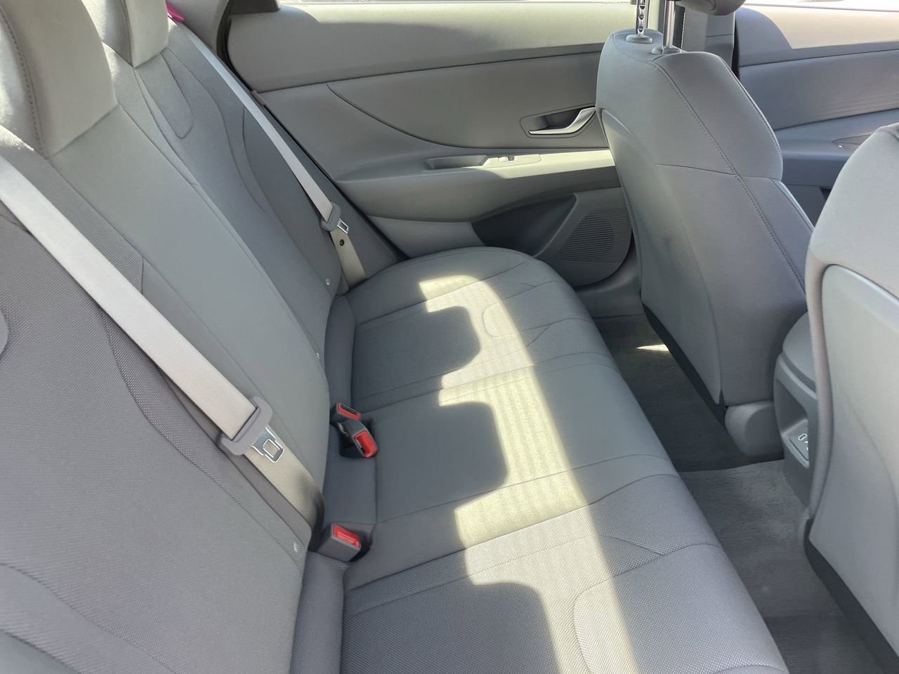 Certified 2025 Hyundai Elantra SE image 12